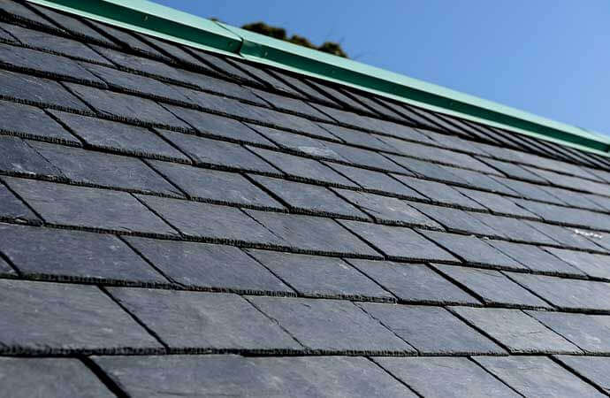 Fases de uma renovação de telhado em ardósias em Portugal