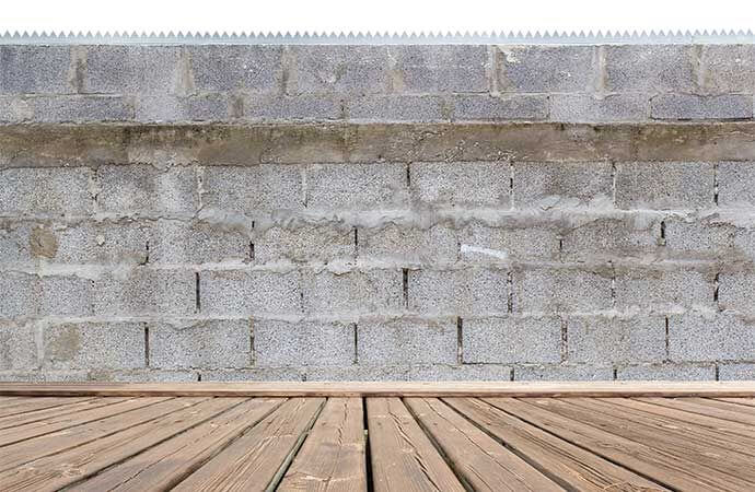 Fases de um projeto de renovação de muro em bloco de cimento em Portugal