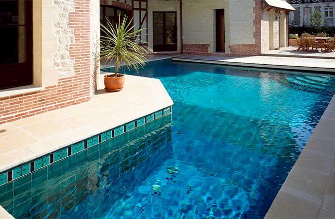 Quais são as fases de um projeto de construção de piscina?